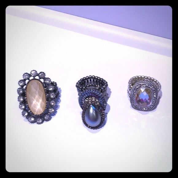 Beautiful 2 rings  - Picture 1 of 5